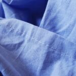 Idee creative per riciclare vecchie lenzuola in progetti di cucito artigianale.